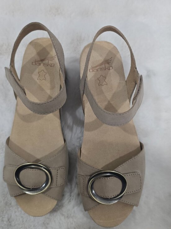 Dansko Stella Sand Milled Nubuck Leather Sandal Women\'s Size 40 NEW Mature